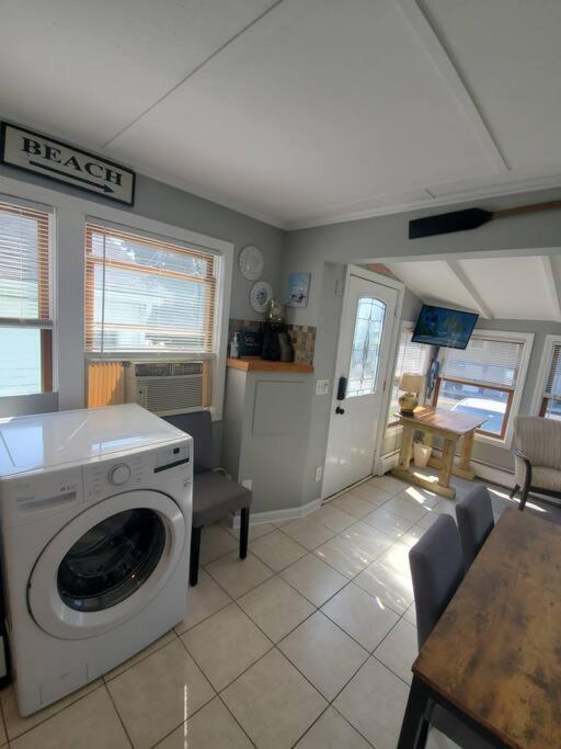 Beachy Bay Breeze Bungalow 2Br With Parking And Close To Many Amenities. 西黑文 外观 照片