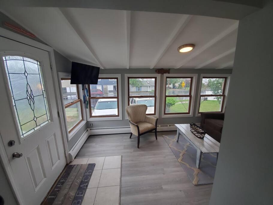 Beachy Bay Breeze Bungalow 2Br With Parking And Close To Many Amenities. 西黑文 外观 照片